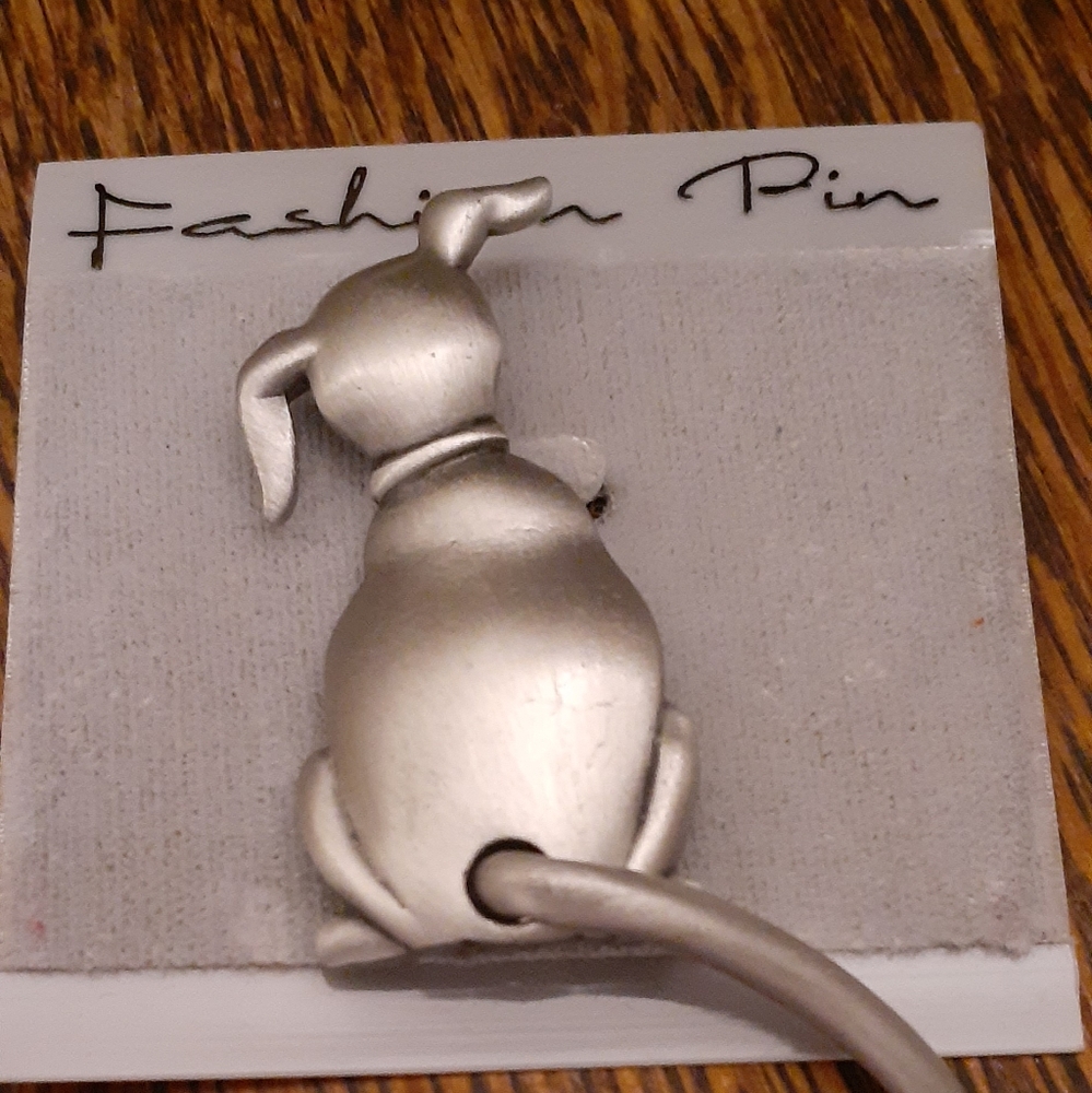 DOG BROOCH PIN ( TAIL MOVES) COSTUME BROOCH NWT
